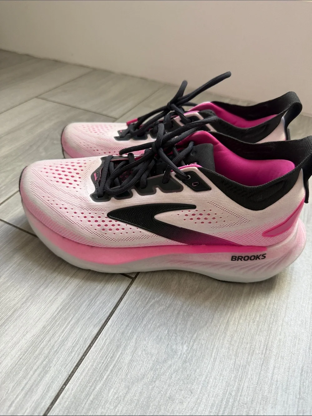 Brooks Glycerin 23 White - Phantom - Cyber Pink, Size 10